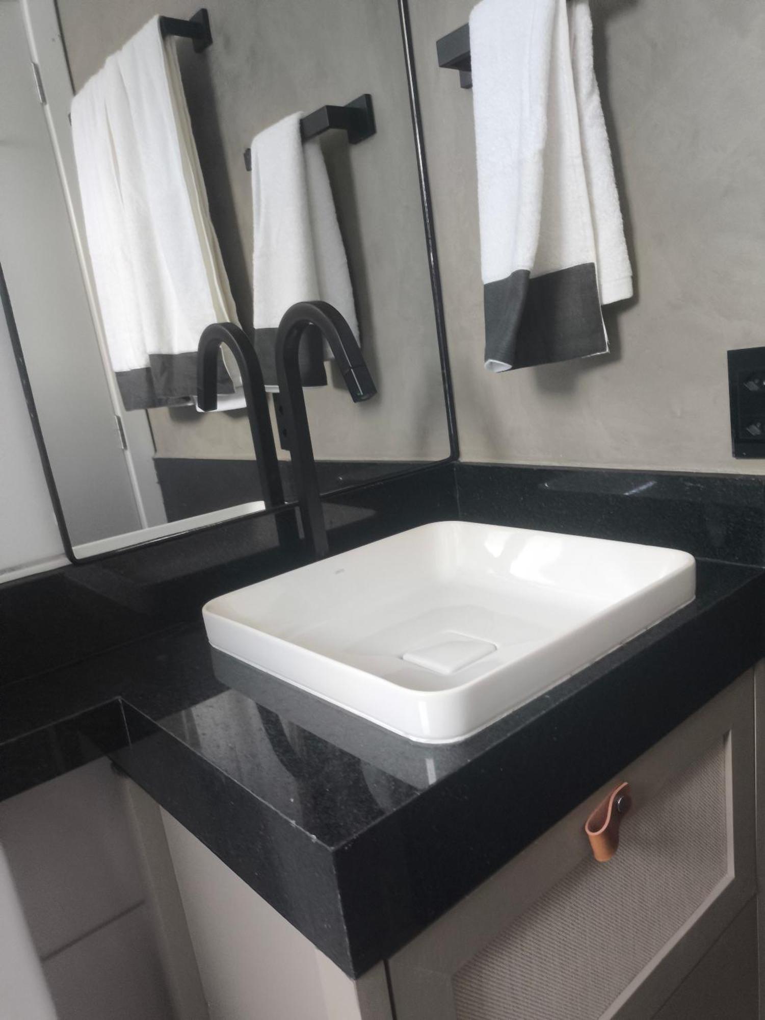 Apartment Belissimo Ap 2 Quartos Com , Piscina E Vaga De Garagem No Coracao Do Rj *